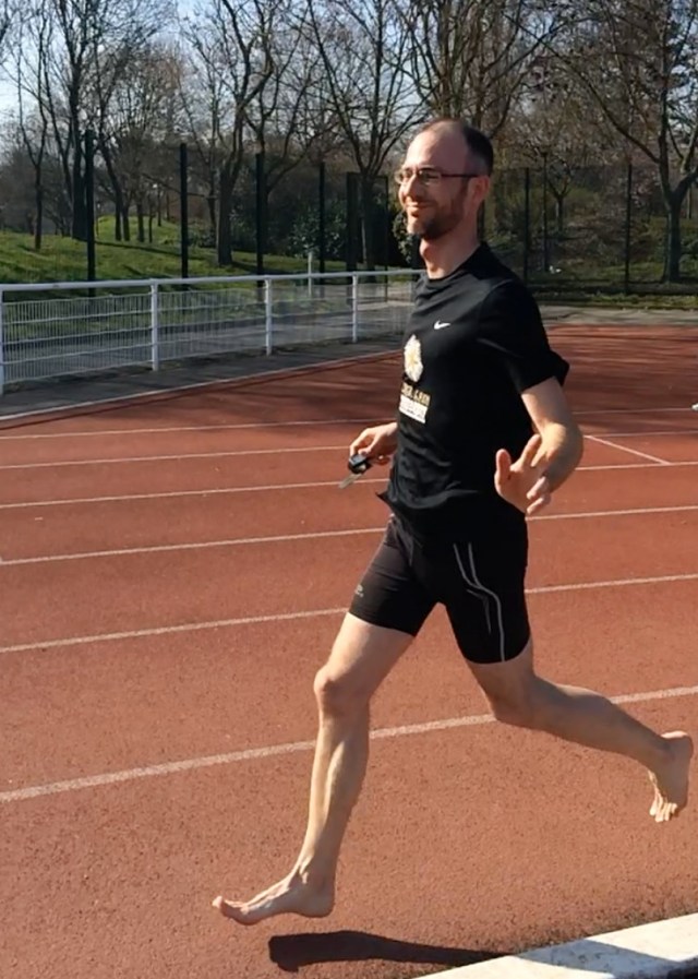 Pieds nus et décontrasté !