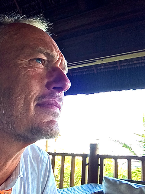 Moi même personnellement qui fait semblant de réfléchir