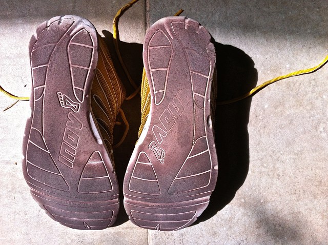 La piste, ça colore les semelles ...