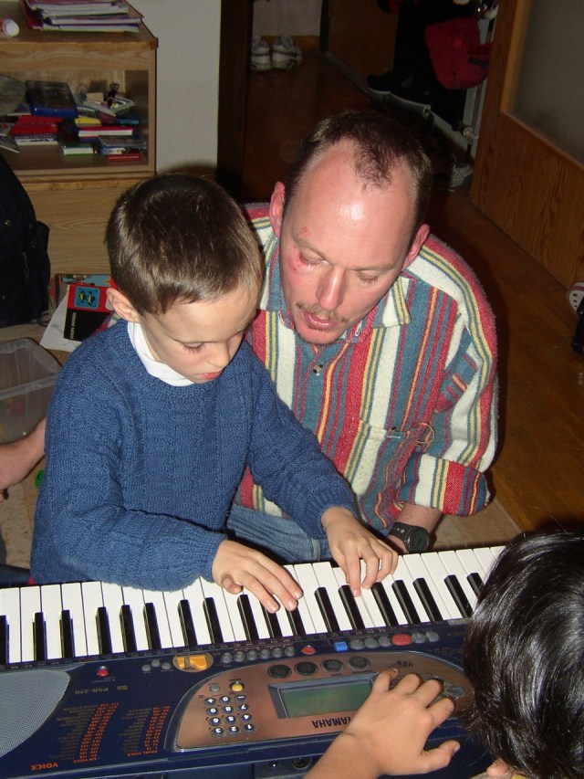 Premiers pas au clavier avec Papa