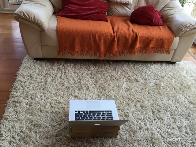 Poste de travail MovNat style : canapé purement décoratif :-)